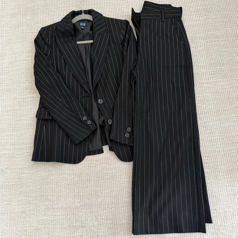 GAP Womens Black/silver Pinstripe Suit - Picture 1 of 2